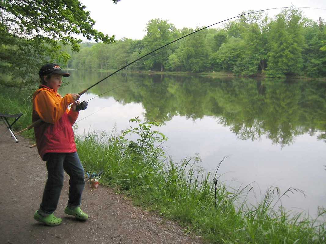Pfaffensee mit angelndem Jungen
